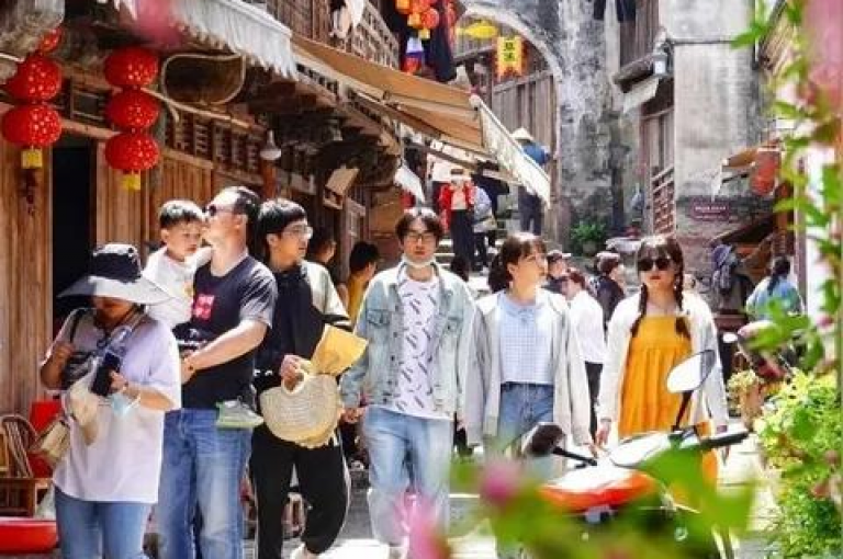 探索抖音平台的24小时业务全景，从创意构思到增长策略，全面覆盖！