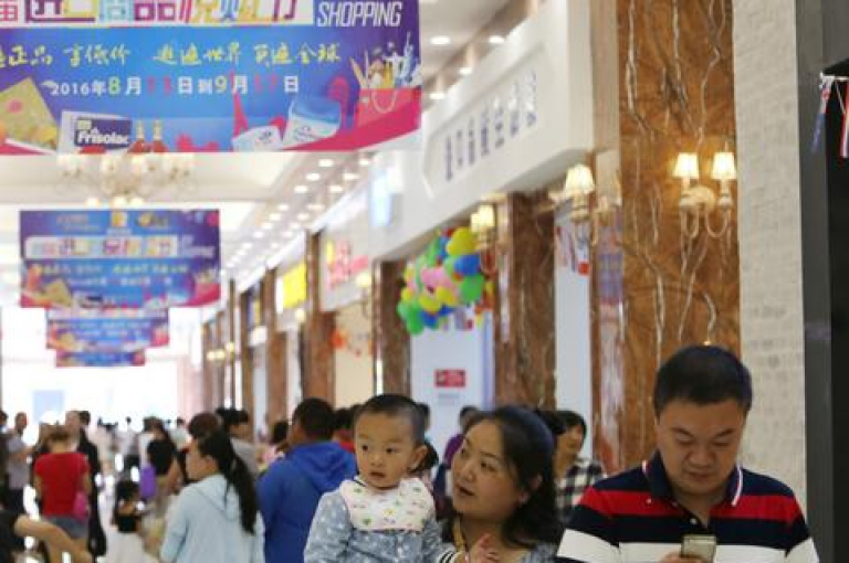 通过多多互助群，大家互帮互助完成任务。