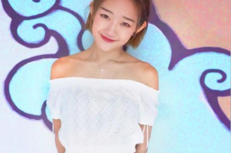 在抖音上积累超过1000名粉丝是否轻松，取决于内容质量、互动频率和营销策略的有效性。