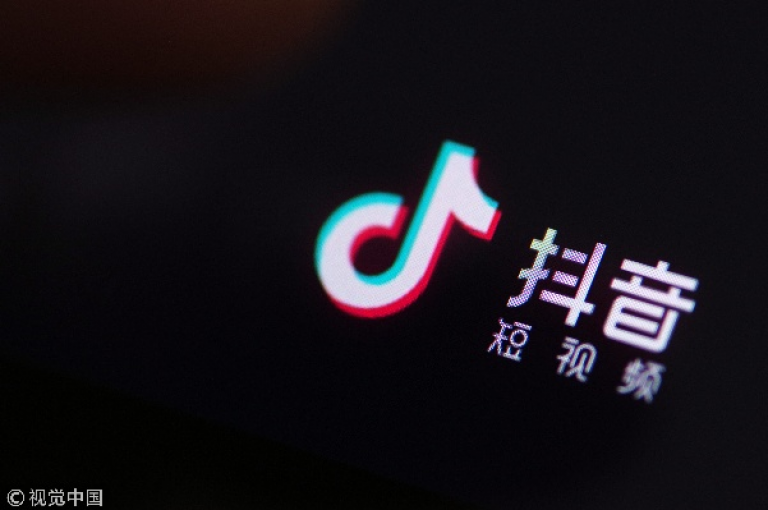 抖音播放量购买软件包括抖音助手、抖音管家等，但使用这些软件存在风险。