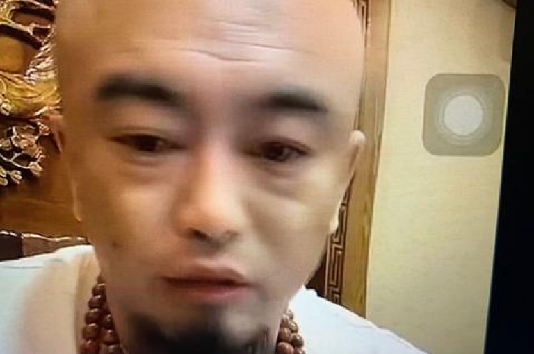 抖音与快手同为热门短视频平台，抖音直播带货便捷支付 - 抖音电商助手 - 即时下单自助。