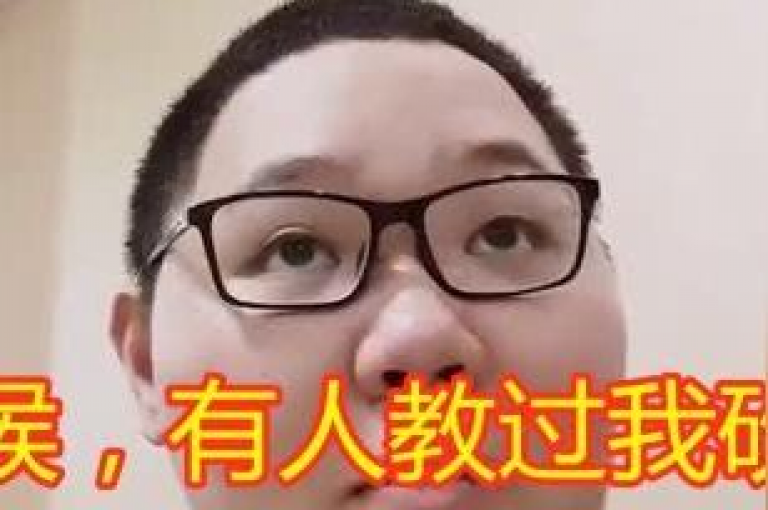 微信拼多多助力群的二维码通常可以在群聊界面中通过点击右上角的群设置，然后选择群二维码来找到。