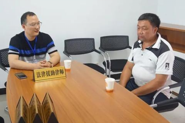 QQ业务中心24小时提供全方位服务，确保用户随时获得支持。
