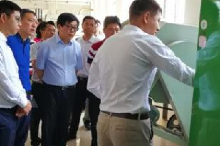 拼多多新人助力群扫码入群，共同助力赢好礼！