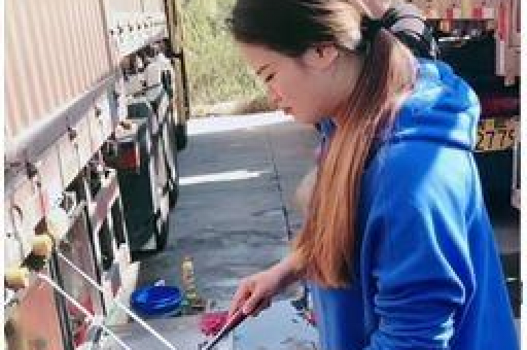 探索无界，快手业务平台网站官网提供一站式服务，包括点赞下单和流量推广，24小时热线随时待命。