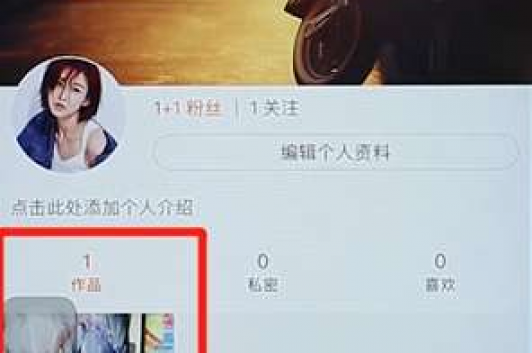 在快手上，情侣们通过发布亲密视频来展示他们的爱情，分享他们的甜蜜瞬间。