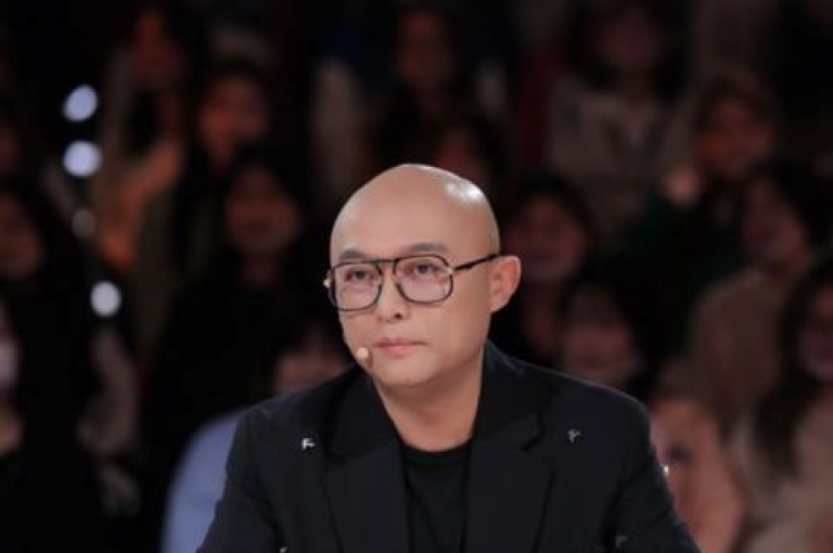 抖音点收藏了的视频可以在个人主页-收藏里查看。