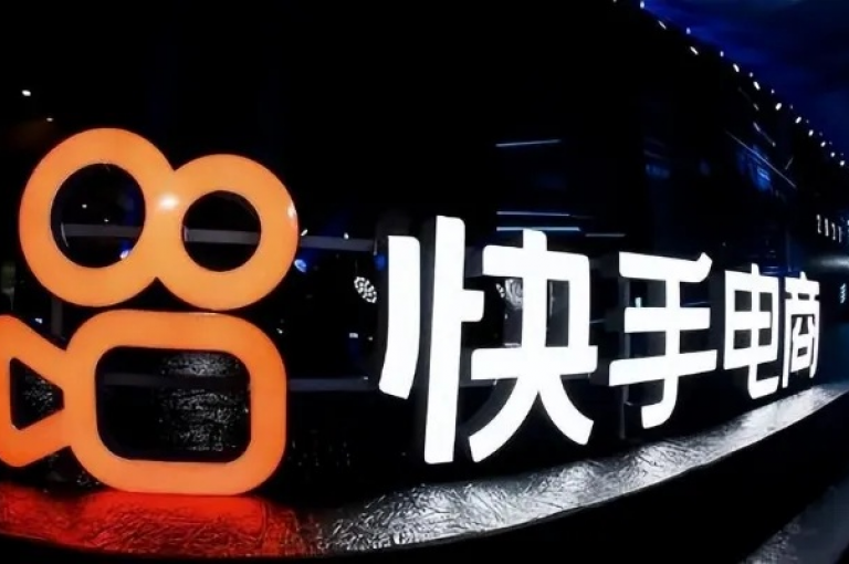 抖音与快手均设有便捷的自助服务平台，方便用户自主处理相关事务。