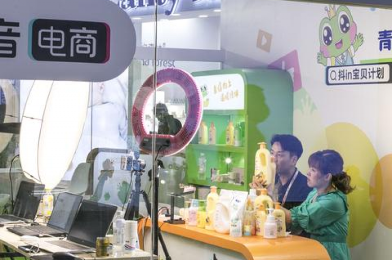 抖音作品点赞充值秒到账，快手点赞1元1000赞软件 - QQ点赞链接入口 - qq空间十万访客怎么做