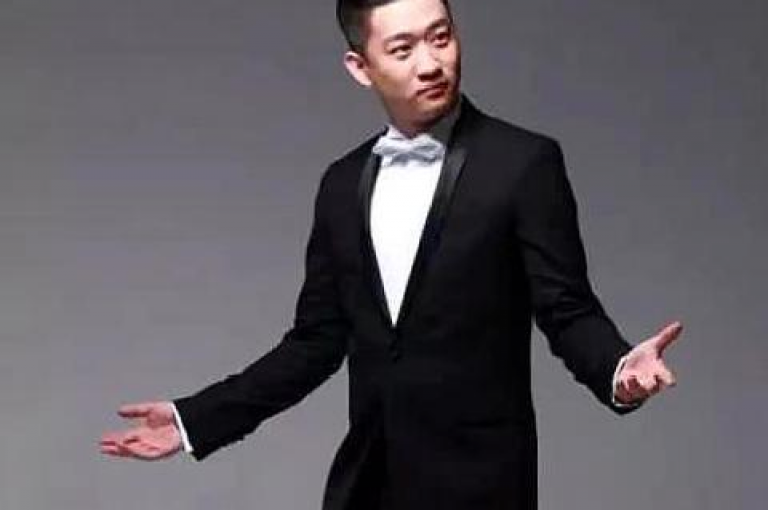 在抖音提升流量的秘诀在于制作高质量且具有吸引力的内容，并利用热门话题和标签来增加曝光率。