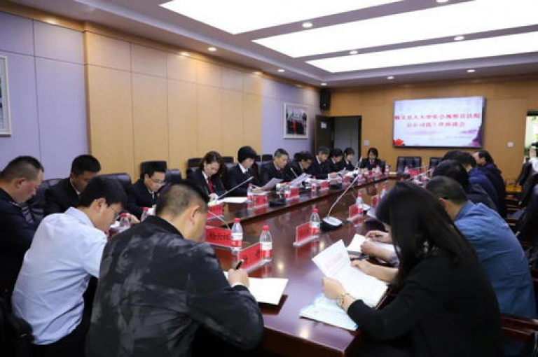 参与拼多多免费拿商品活动，通过互助砍价方式赢取心仪物品。