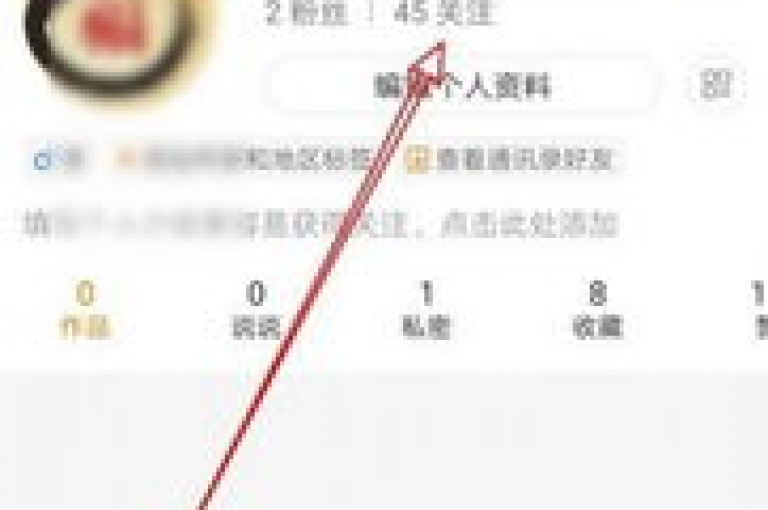 在快手上，你可以通过点击视频下方的爱心图标来给喜欢的视频点赞，这样你的好友就能看到你对哪些内容感兴趣了。