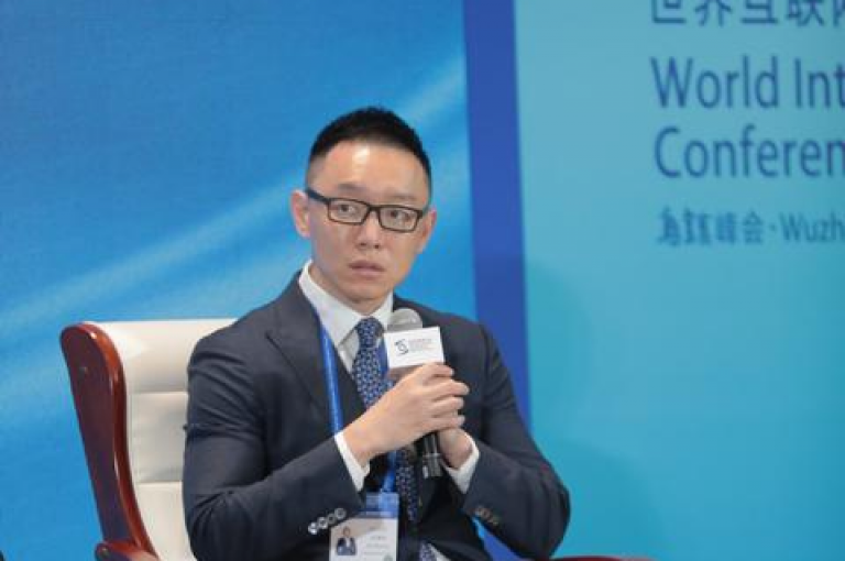 拼多多推出免费领商品活动，通过互助平台实现用户间的共创共赢新模式。