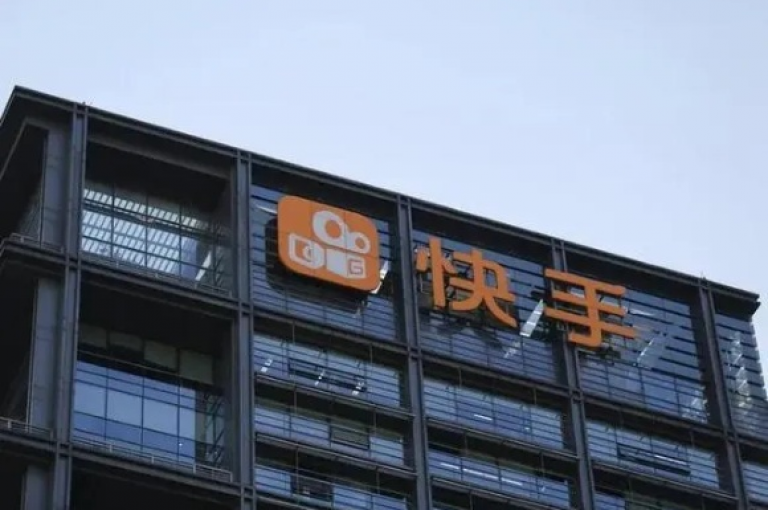 快手的在线服务主要为用户提供了一个即时互动和内容分享的平台。