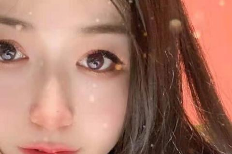 抖音账号粉丝达到一千人，通过使用ks买赞软件在百货商城进行推广。