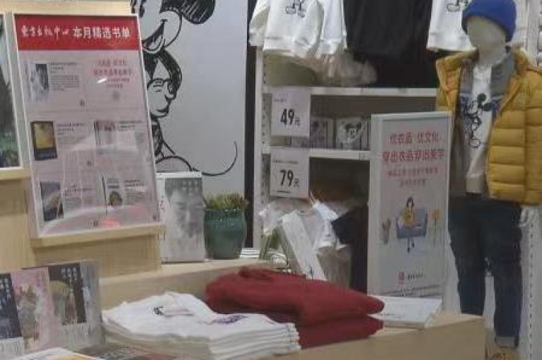 QQ空间24小时自助领号服务。