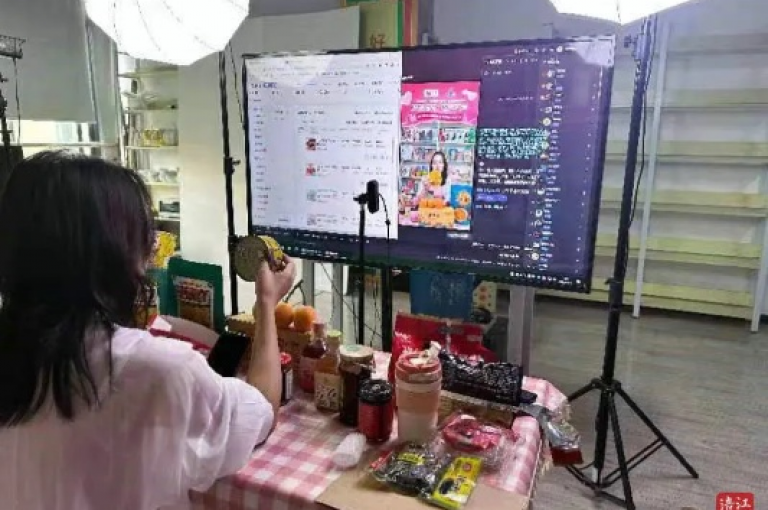 直播间的热闹氛围和真实互动，为购物体验增添了无限乐趣！