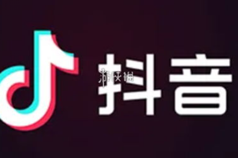 在抖音上迅速积累粉丝的有效策略包括制作高质量且具有创新性的短视频内容，并积极与观众互动。