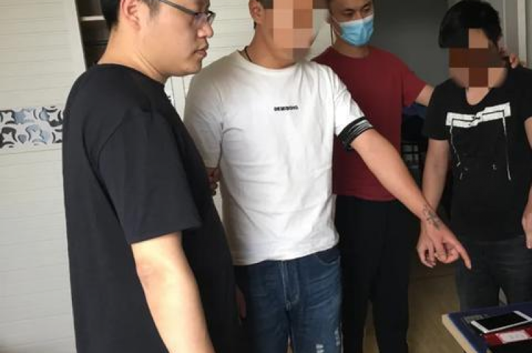 探索云端购物的无限可能，体验24小时不打烊的便捷下单服务，同时发现那些能为你的QQ空间增添光彩的说说赞服务。
