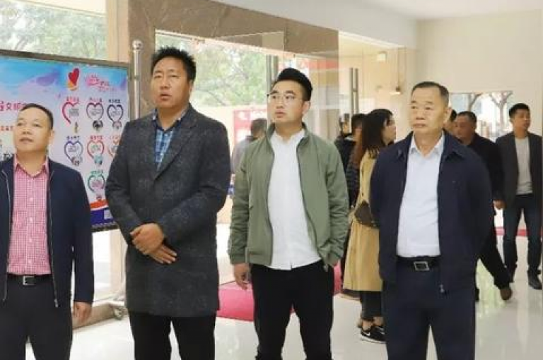 每日领取10万赞名片（每天获取10万赞？这个赞名片定能让你满载而归！）